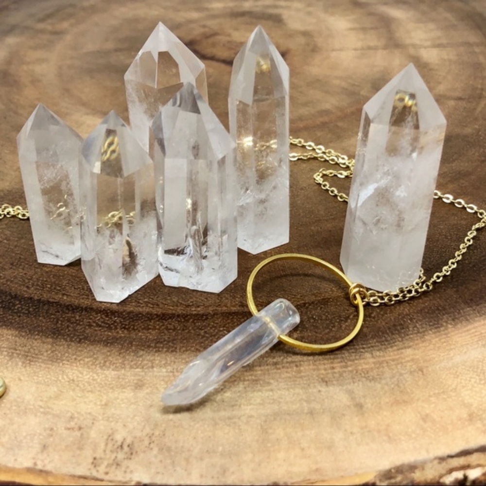 NWT Aura Quartz Crystal Circle 14K Gold Necklace - Picture 3 of 8